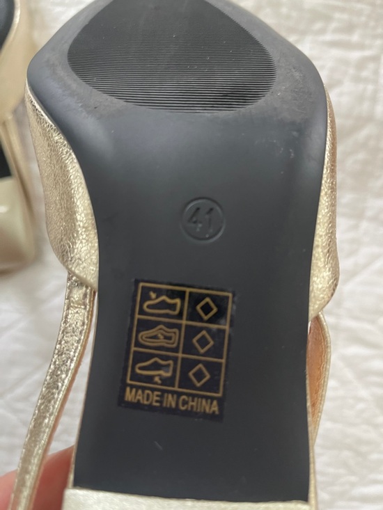 Gold Embellished Pointed-Toe Slingback Pumps size 9 - Picture 5 of 9